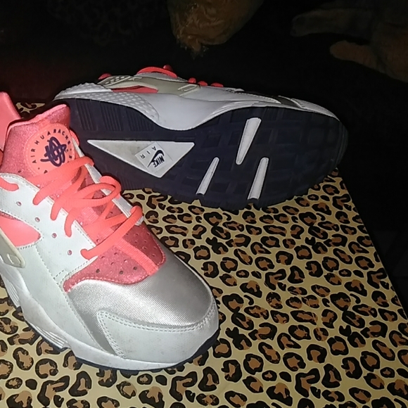COPY - Pre-owned AIR HUARACHE BY NIKE - Picture 3 of 5